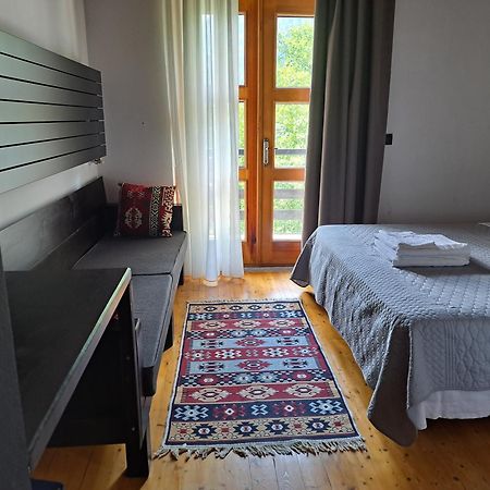 Villa Gjecaj Guesthouse And Restaurant เธทธ์ ภายนอก รูปภาพ